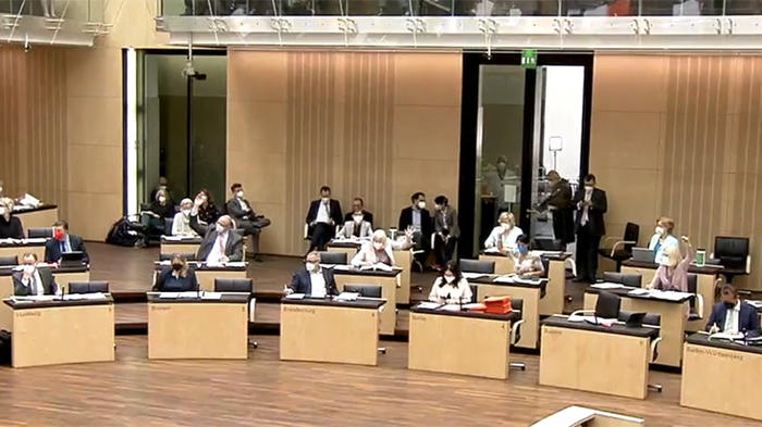 Abstimmung über die Entschiedung zum Führungspositionengesetz (BR-Videostream)