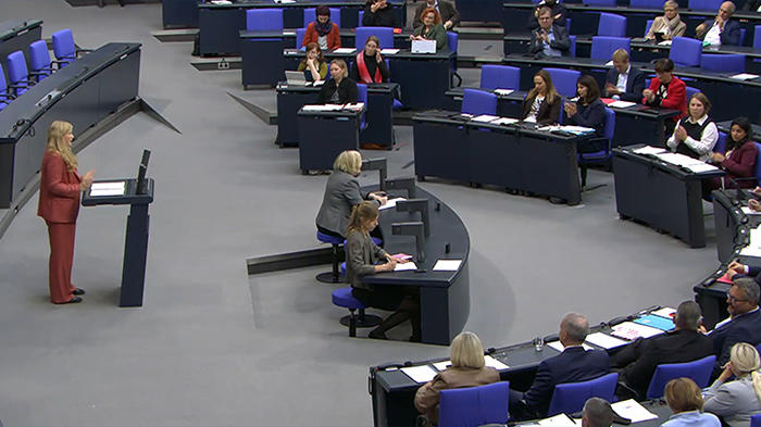 Am Redepult: Josephine Ortleb (SPD). Bild: Bundestag, Livestream