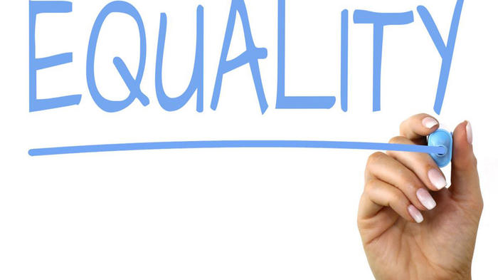 Geschlechterverhältnisse in Ost wie West sind noch unausgewogen. -  Bild: AlphaStock Im./ Nick Yougson