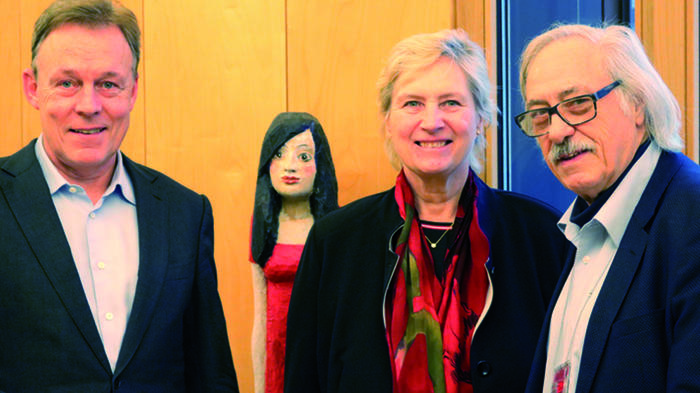 Trafen Thomas Oppermann (links) in seinem Berliner B&uuml;ro:  Dr. Dagmar Schlapeit-Beck und Holger H. L&uuml;hrig - Bild: zwd